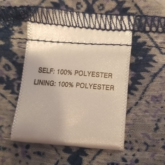 Rose & Olivia blue design sheer sleeveless blouse. - Picture 6 of 7